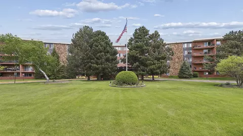 18 E Old Willow Rd #504N, Prospect Heights, IL 60070