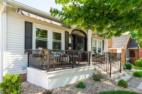 Exterior - 1327 5th St, Peru, IL 61354 photo 5 of 6