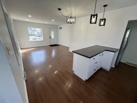 Living - 3622 178th St, Lansing, IL 60438 photo 2 of 4