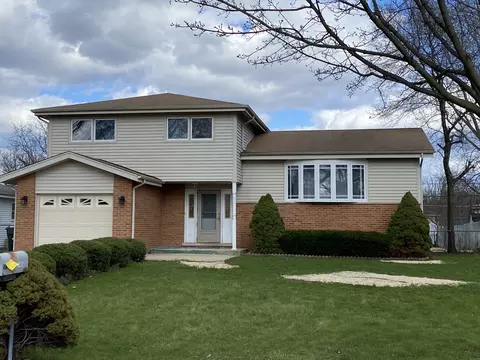 1403 N Sauk Ln, Mount Prospect, IL 60056