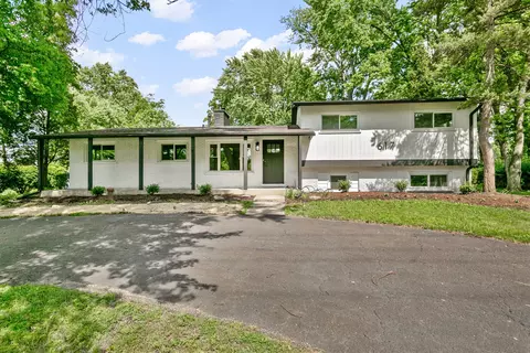 617 S Busse Rd, Mount Prospect, IL 60056