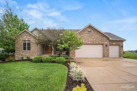 724 Emanuel Ln, Sycamore, IL 60178