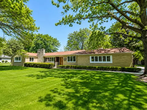 1334 Oakland Dr, Sycamore, IL 60178