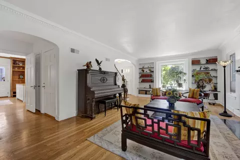 Living - 3029 Simpson St, Evanston, IL 60201 photo 3 of 6