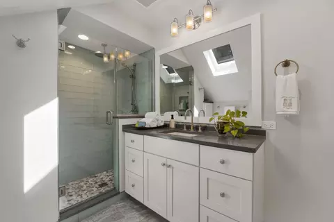 Bath - 3029 Simpson St, Evanston, IL 60201 photo 2 of 4