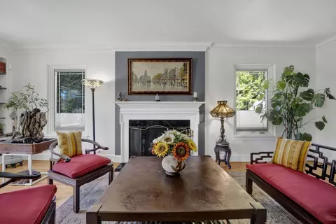 Living - 3029 Simpson St, Evanston, IL 60201 photo 2 of 6