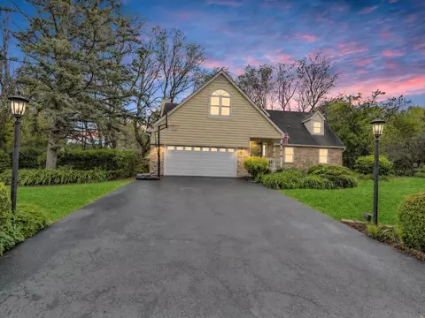 38 W643 Bittersweet Ln, Elgin, IL 60124