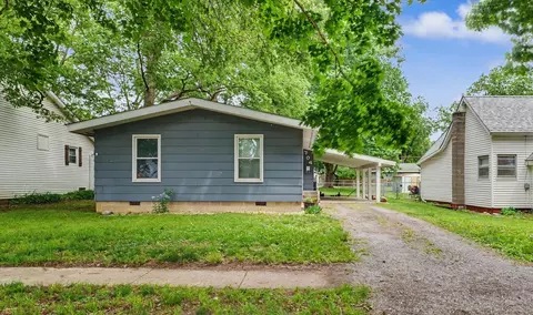 704 E Lincoln St, Monticello, IL 61856