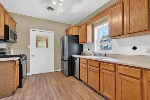 Kitchen - 111 Buchanan St, Morris, IL 60450 photo 3 of 3