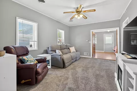 Living - 111 Buchanan St, Morris, IL 60450 photo 2 of 2