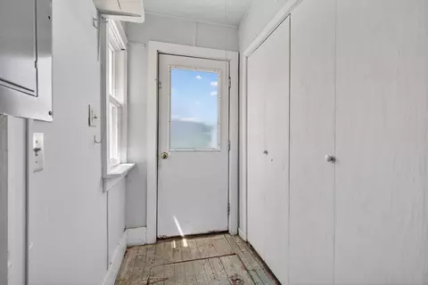 Entry Way - 111 Buchanan St, Morris, IL 60450 photo 1 of 3