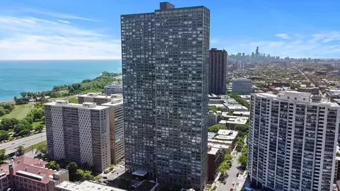 655 W Irving Park Rd #4113, Chicago, IL 60613