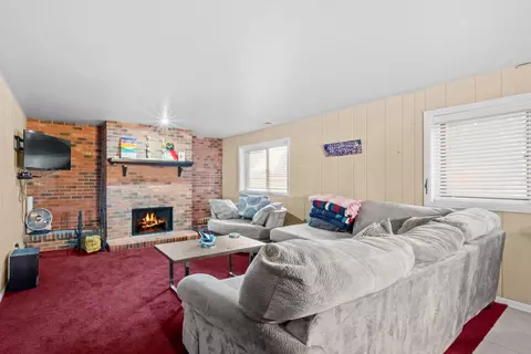 Living - 18443 De Jong Ln, Lansing, IL 60438 photo 5 of 6