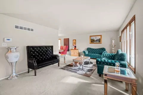 Living - 18443 De Jong Ln, Lansing, IL 60438 photo 4 of 6