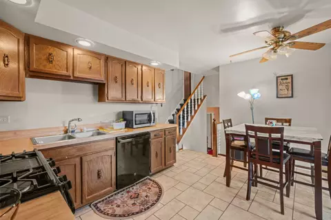 Kitchen - 18443 De Jong Ln, Lansing, IL 60438 photo 1 of 2