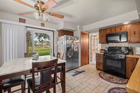Kitchen - 18443 De Jong Ln, Lansing, IL 60438 photo 2 of 2