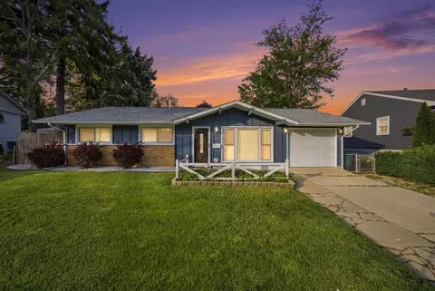 6 Beacon Ave, Romeoville, IL 60446