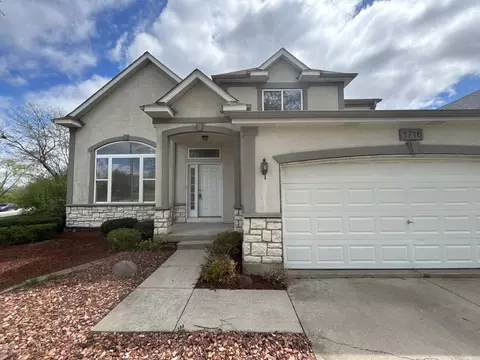1716 Normandy Woods Ct, Grayslake, IL 60030