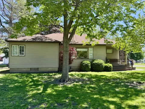 1006 N Sangamon Ave, Gibson City, IL 60936