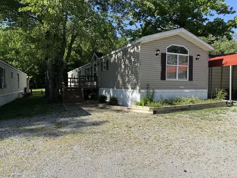 153 Oak Valley Dr, Carbondale, IL 62901