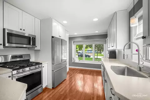 Kitchen - 128 N Hale Ave, Bartlett, IL 60103 photo 1 of 2