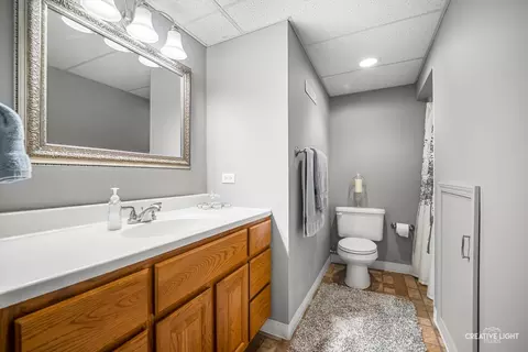 Bath - 128 N Hale Ave, Bartlett, IL 60103 photo 2 of 2