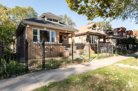 8136 S Manistee Ave, Chicago, IL 60617