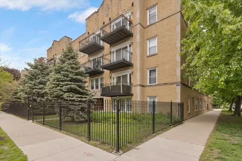 7050 N Damen Ave #3S, Chicago, IL 60645