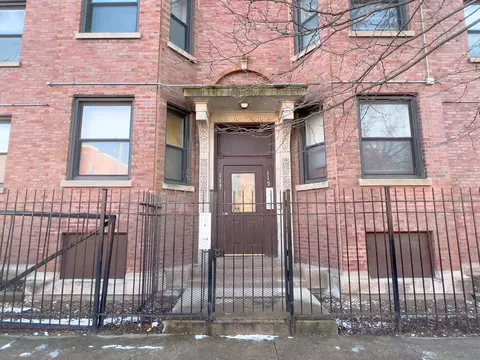 115 E 60th St #2, Chicago, IL 60637