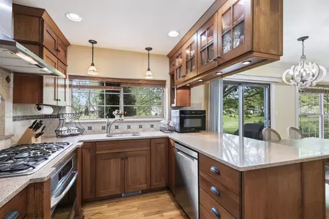 Kitchen - 4501 Opal Dr, Hoffman Estates, IL 60192 photo 4 of 5