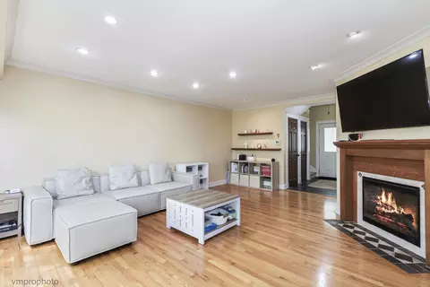 Living - 4501 Opal Dr, Hoffman Estates, IL 60192 photo 1 of 2