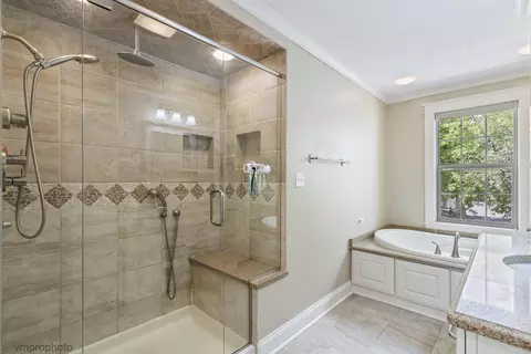 Bath - 4501 Opal Dr, Hoffman Estates, IL 60192 photo 3 of 4