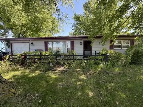11141 E Fisher Rd, Rochelle, IL 61068