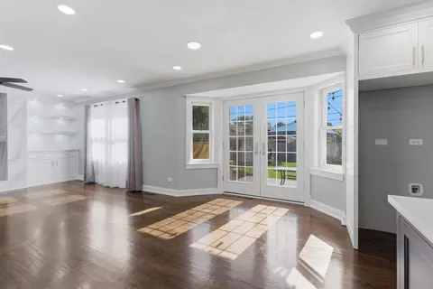 Living - 317 Vincent Pl, Elgin, IL 60123 photo 2 of 6