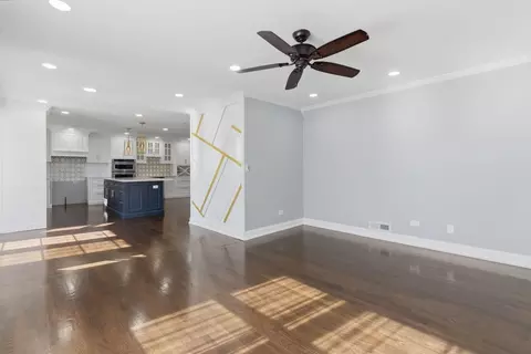 Living - 317 Vincent Pl, Elgin, IL 60123 photo 3 of 6
