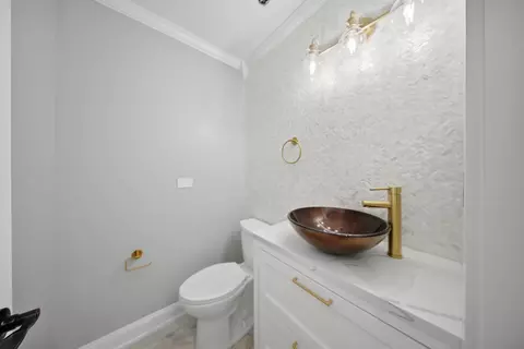 Bath - 317 Vincent Pl, Elgin, IL 60123 photo 4 of 5