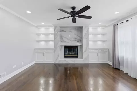 Living - 317 Vincent Pl, Elgin, IL 60123 photo 6 of 6