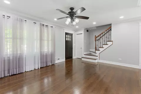 Living - 317 Vincent Pl, Elgin, IL 60123 photo 4 of 6
