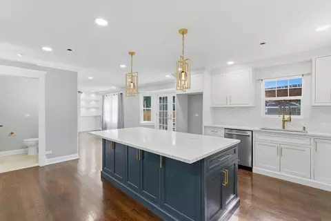 Kitchen - 317 Vincent Pl, Elgin, IL 60123 photo 2 of 3