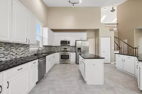 Kitchen - 1820 Broadsmore Dr, Algonquin, IL 60102 photo 3 of 3