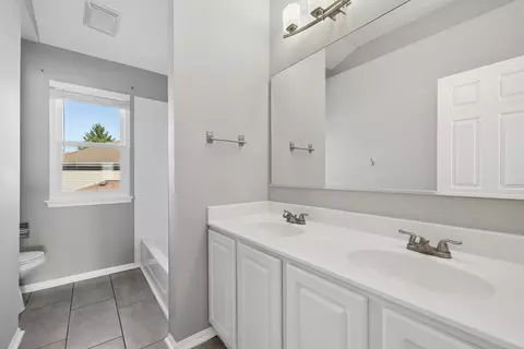 Bath - 1820 Broadsmore Dr, Algonquin, IL 60102 photo 5 of 6