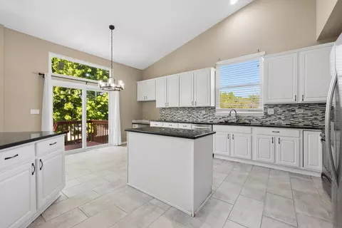 Kitchen - 1820 Broadsmore Dr, Algonquin, IL 60102 photo 2 of 3