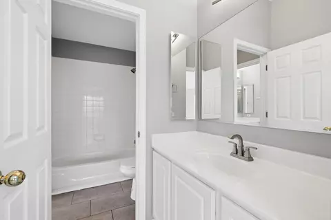 Bath - 1820 Broadsmore Dr, Algonquin, IL 60102 photo 3 of 6