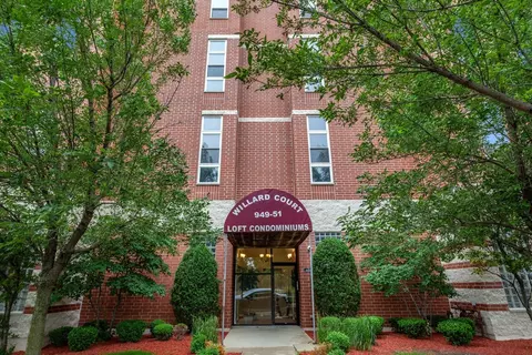 949 N Willard Ct #203, Chicago, IL 60642