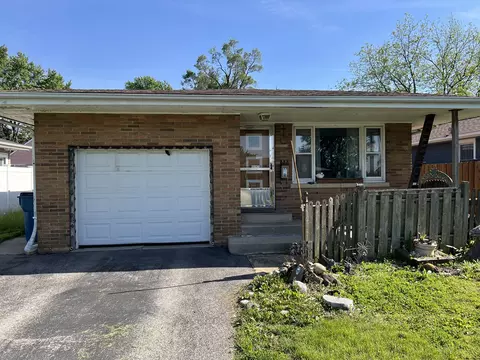 555 Elsie Ave, Crest Hill, IL 60403