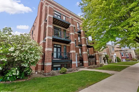 5691 W Higgins Ave #2W, Chicago, IL 60630