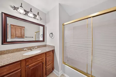 Bath - 1560 Colorado Ave, Aurora, IL 60506 photo 1 of 3