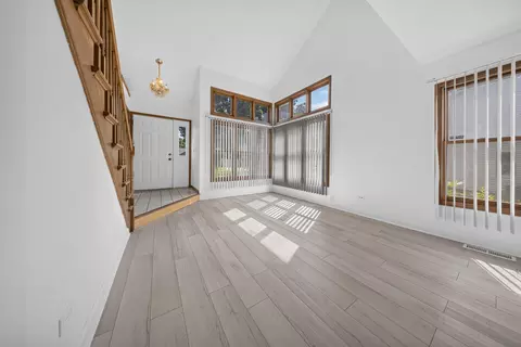 Living - 1560 Colorado Ave, Aurora, IL 60506 photo 2 of 7