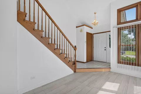 Entry Way - 1560 Colorado Ave, Aurora, IL 60506 photo 1 of 1