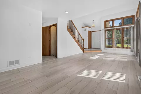 Living - 1560 Colorado Ave, Aurora, IL 60506 photo 4 of 7